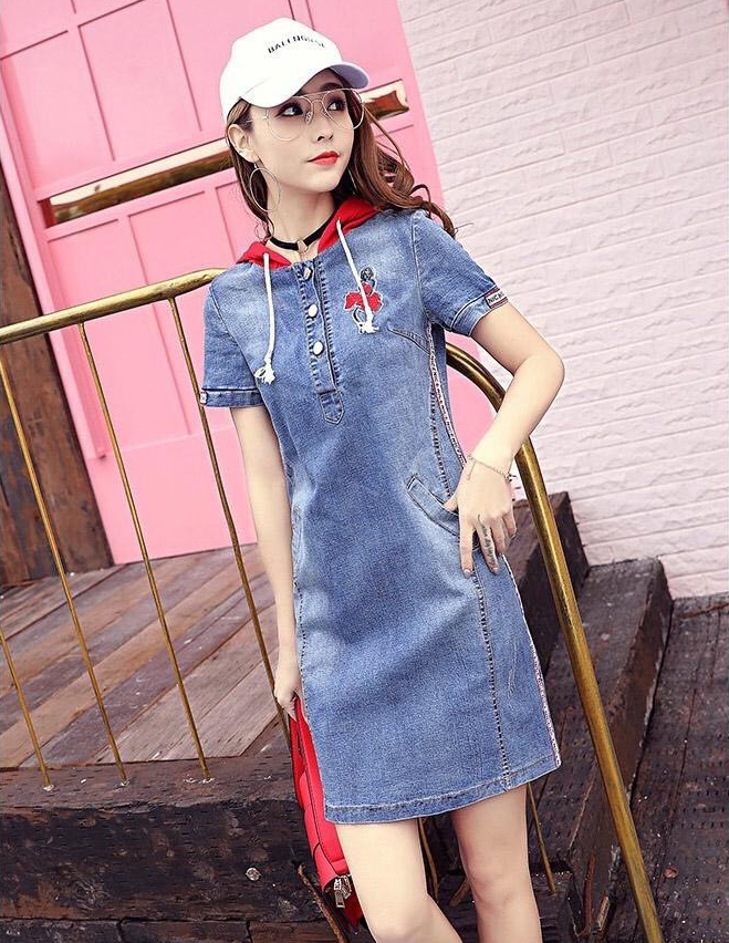ĐẦM JEAN SUÔNG PHỐI NÓN ĐỎ VIỀN DỌC THÂN